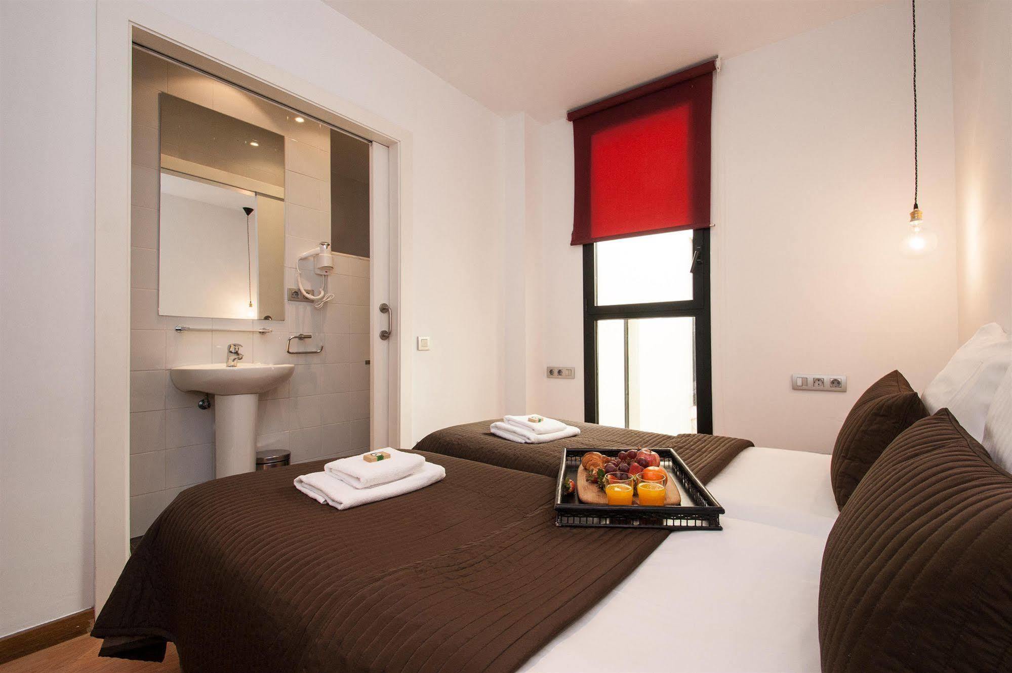 Short Stay Group Liceu Serviced Apartments Барселона Екстериор снимка