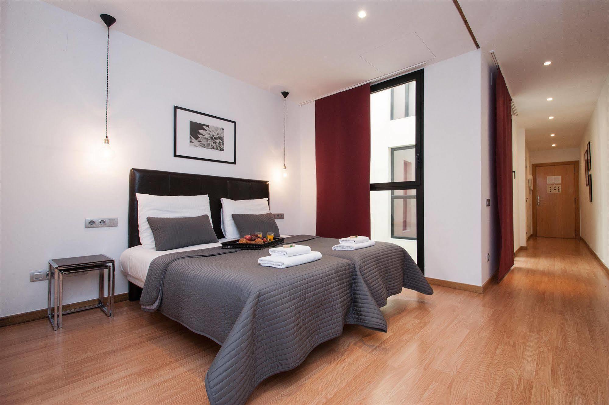 Short Stay Group Liceu Serviced Apartments Барселона Екстериор снимка