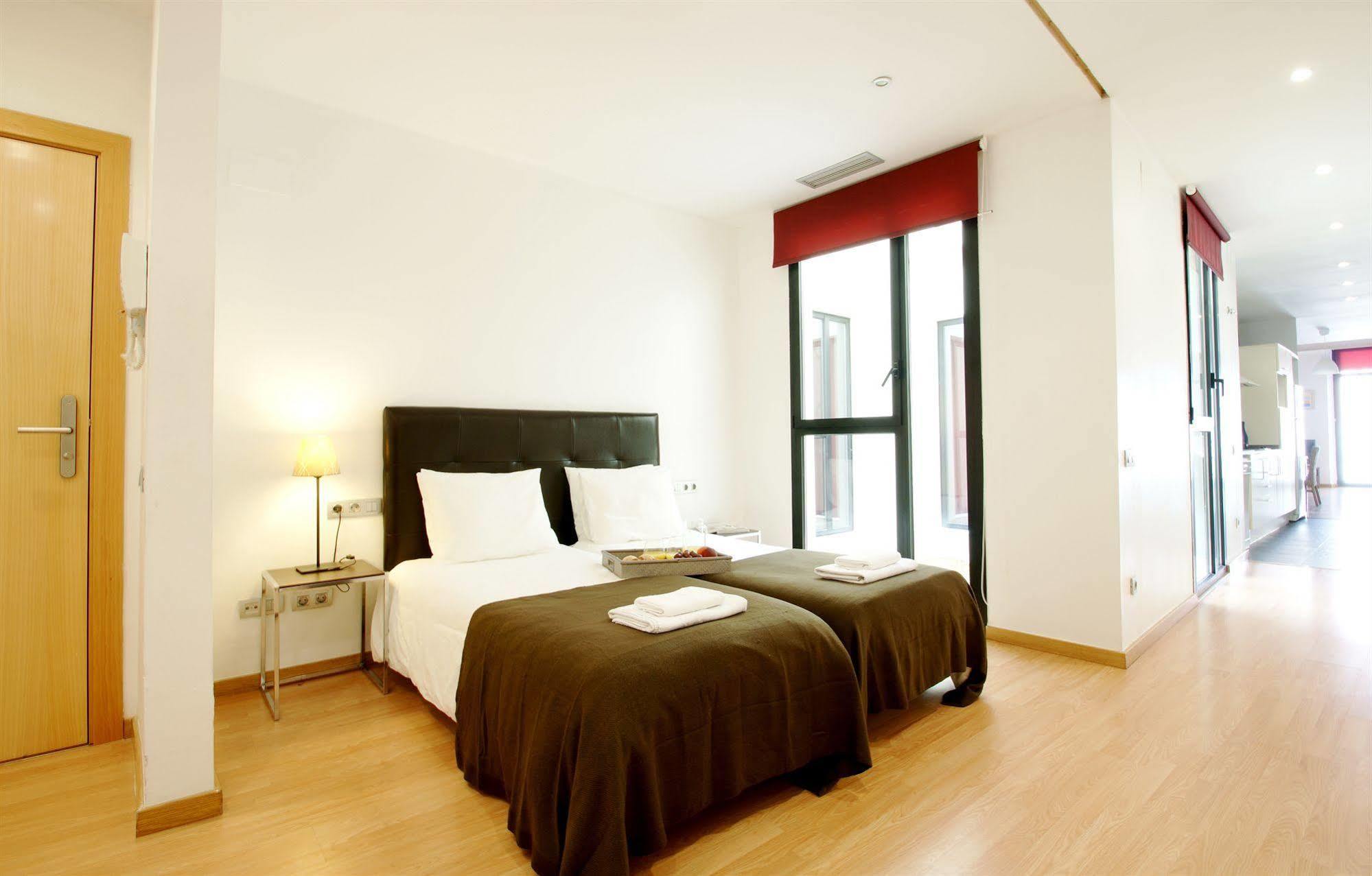 Short Stay Group Liceu Serviced Apartments Барселона Екстериор снимка